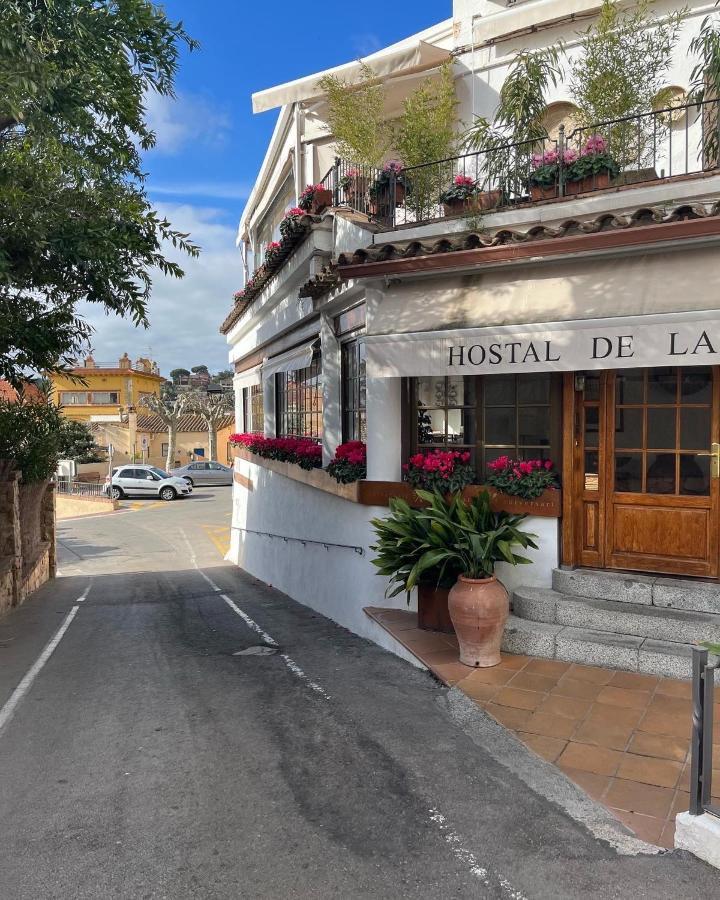 Hostal De La Placa - Hotel Boutique Cabrils Luaran gambar