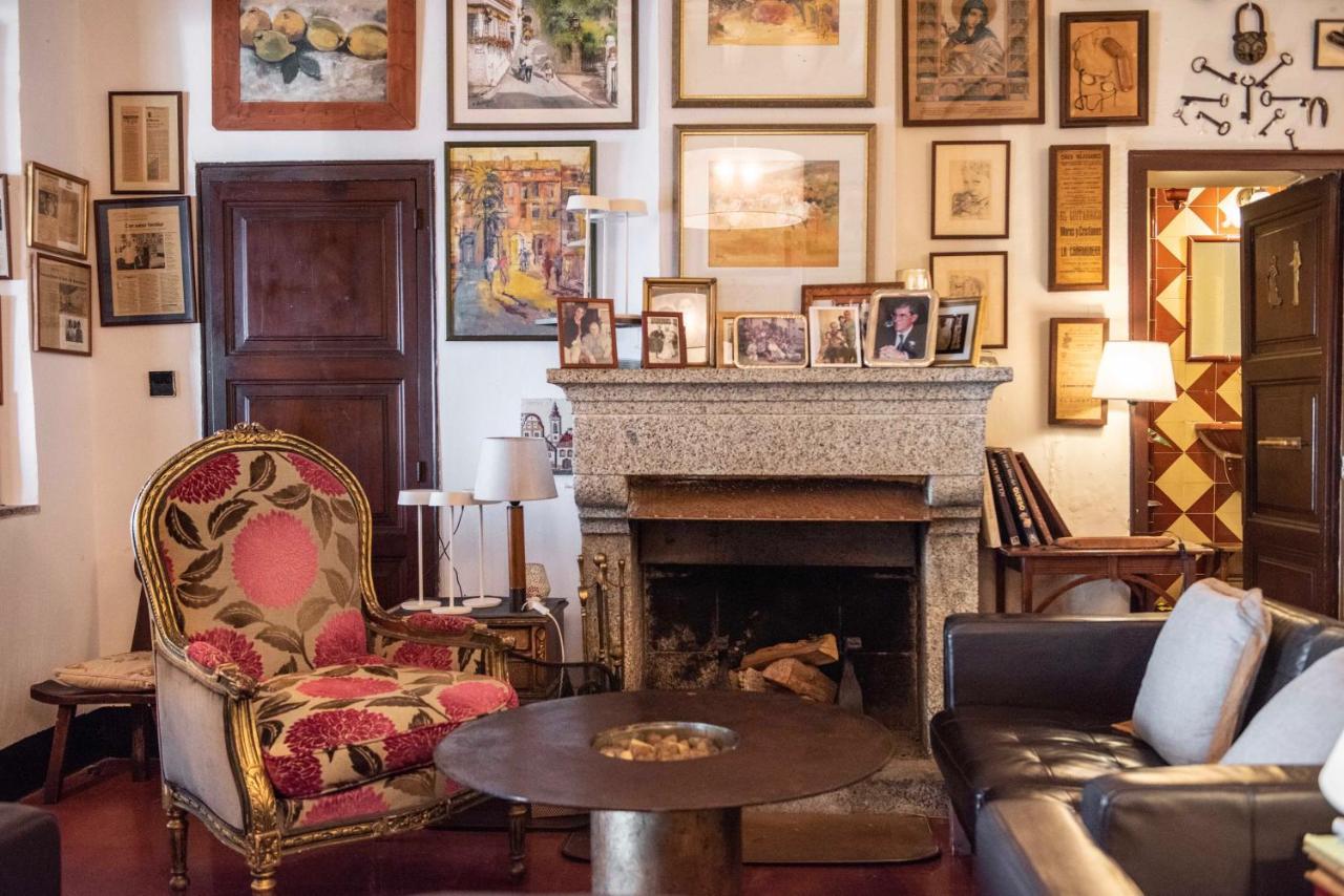 Hostal De La Placa - Hotel Boutique Cabrils Luaran gambar