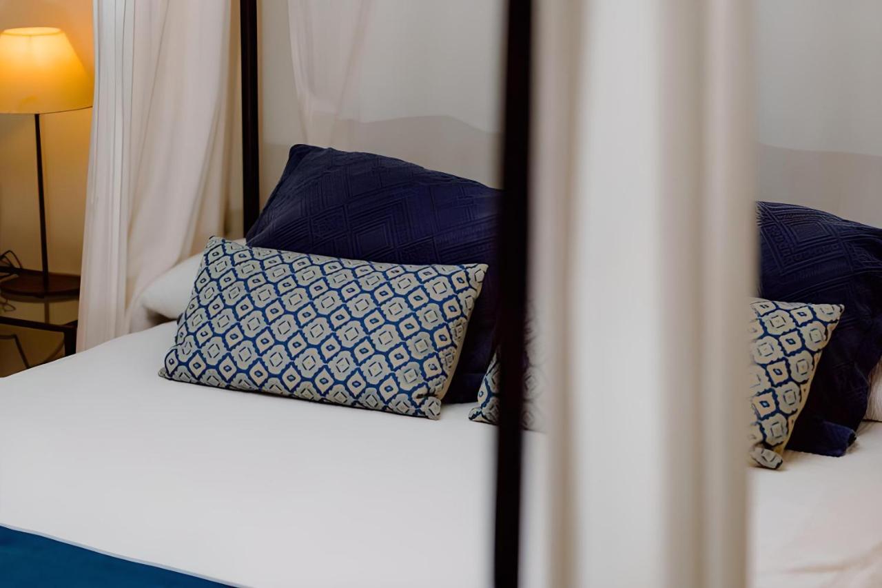 Hostal De La Placa - Hotel Boutique Cabrils Luaran gambar