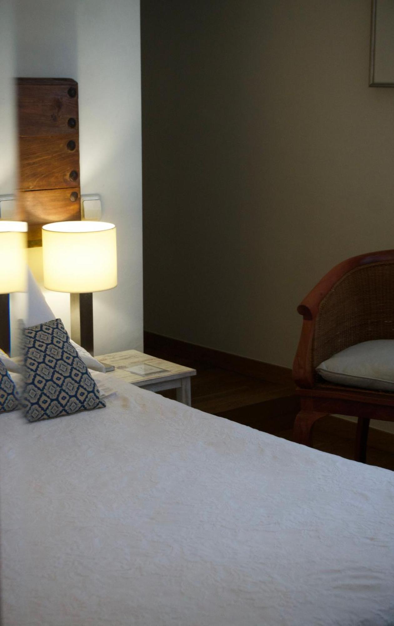 Hostal De La Placa - Hotel Boutique Cabrils Luaran gambar
