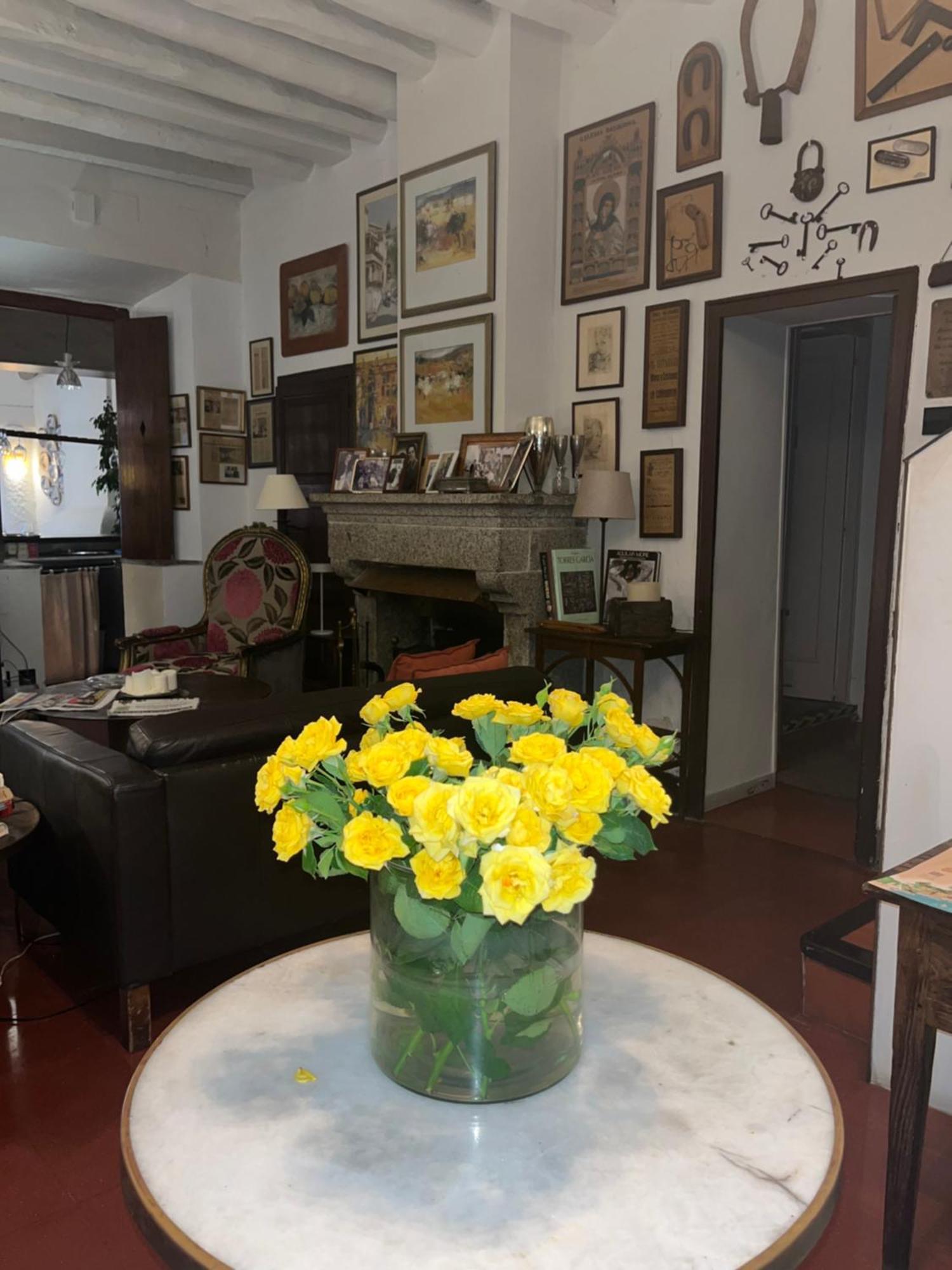 Hostal De La Placa - Hotel Boutique Cabrils Luaran gambar
