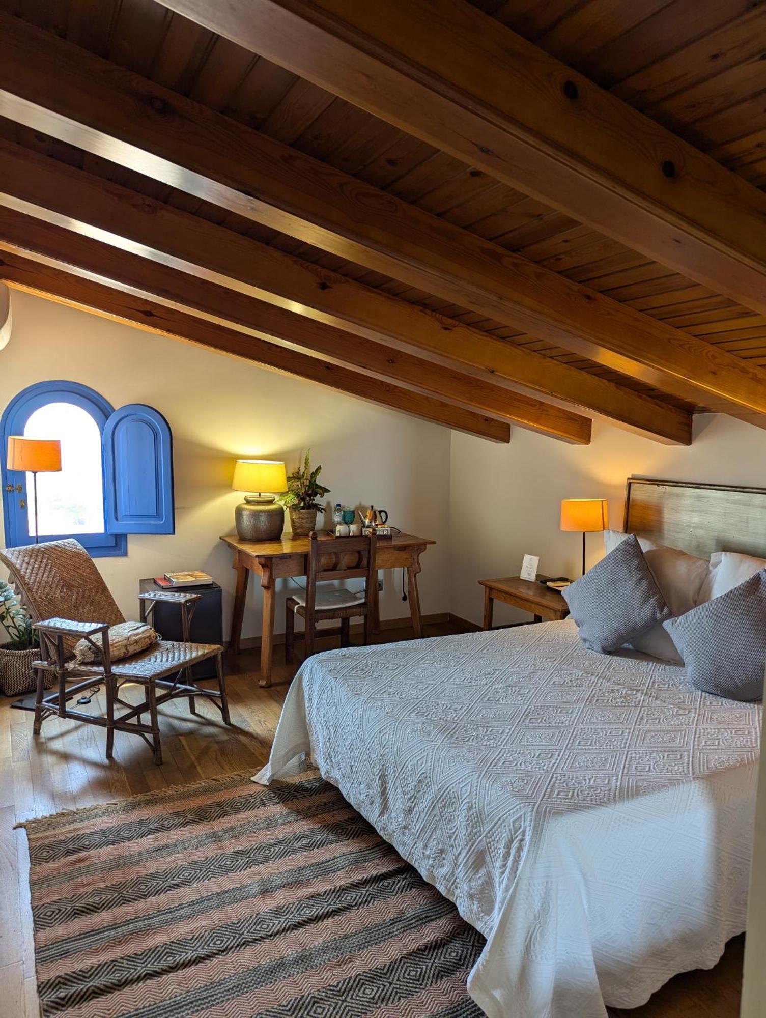Hostal De La Placa - Hotel Boutique Cabrils Luaran gambar