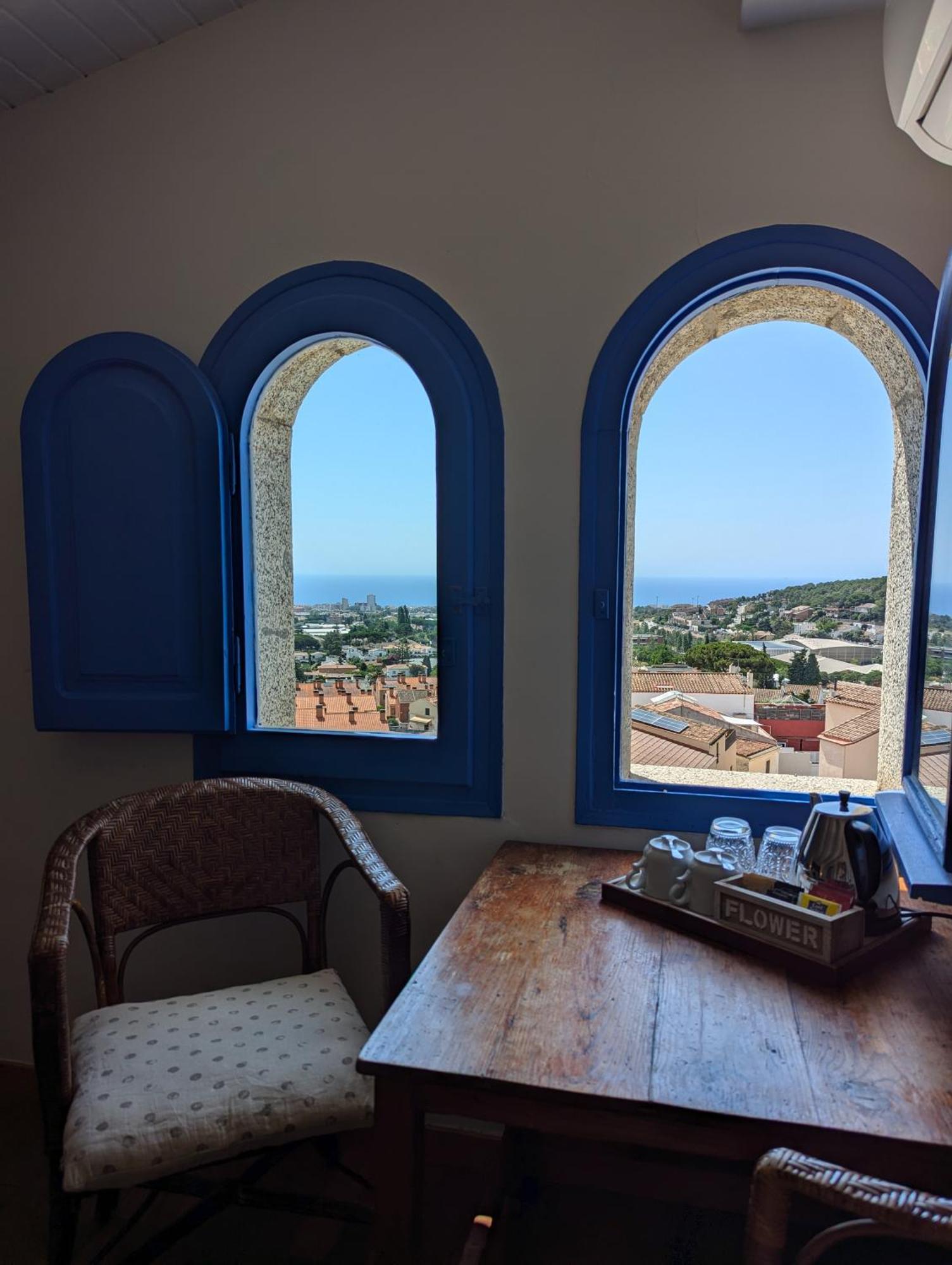 Hostal De La Placa - Hotel Boutique Cabrils Luaran gambar