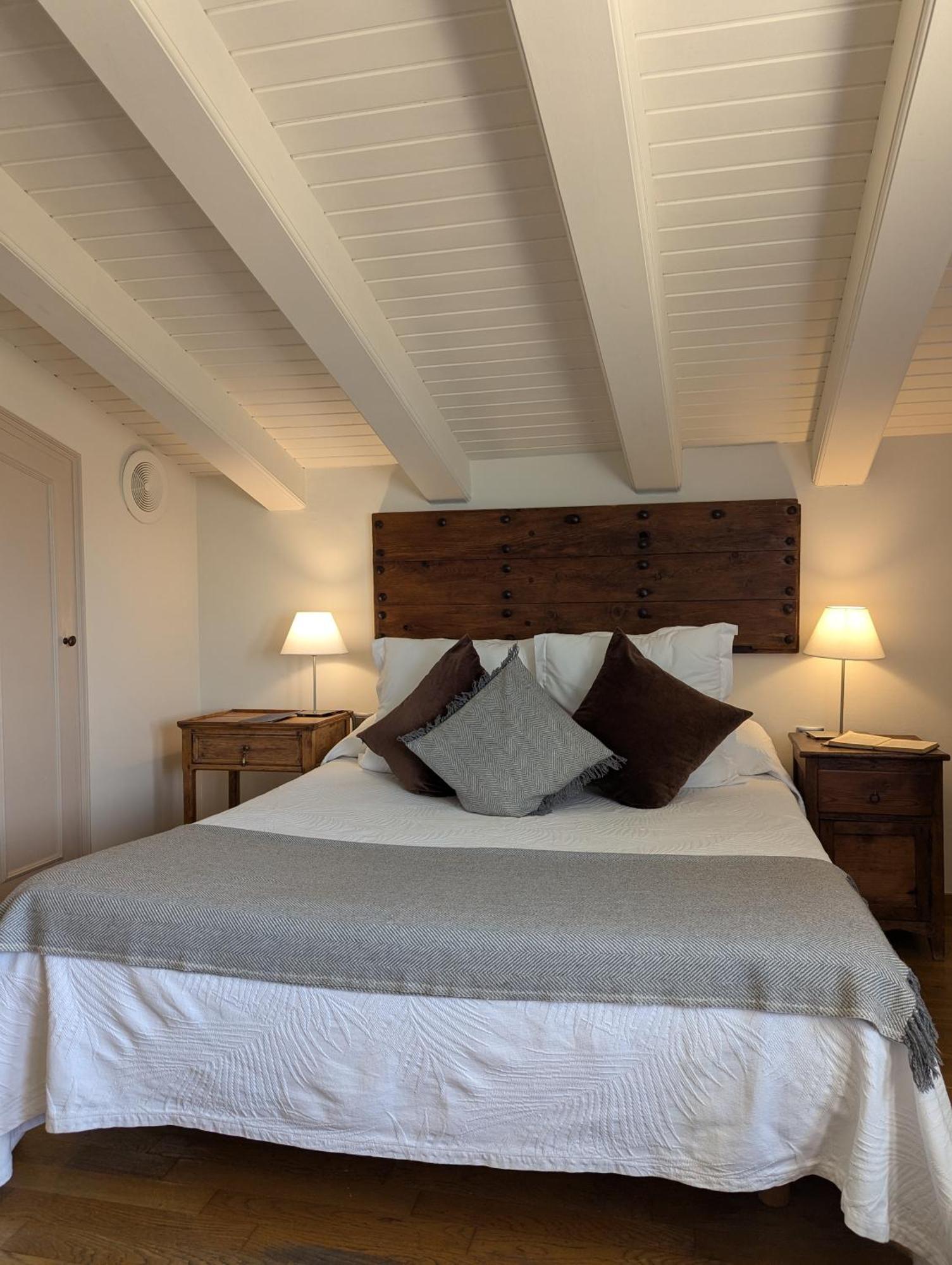Hostal De La Placa - Hotel Boutique Cabrils Luaran gambar