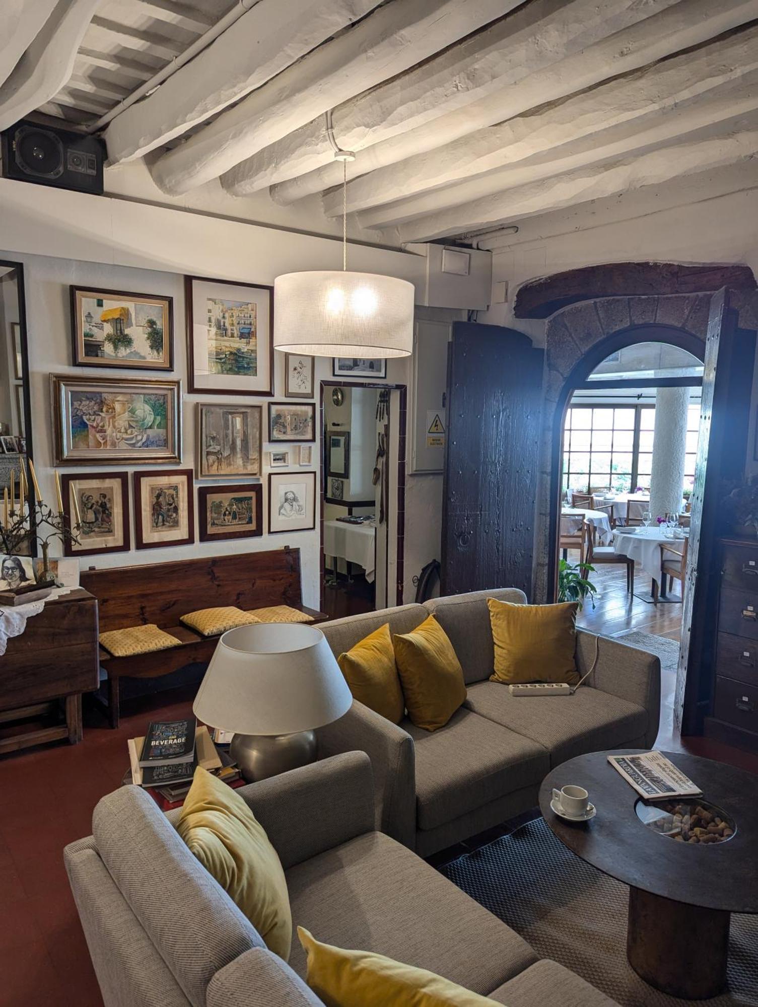 Hostal De La Placa - Hotel Boutique Cabrils Luaran gambar