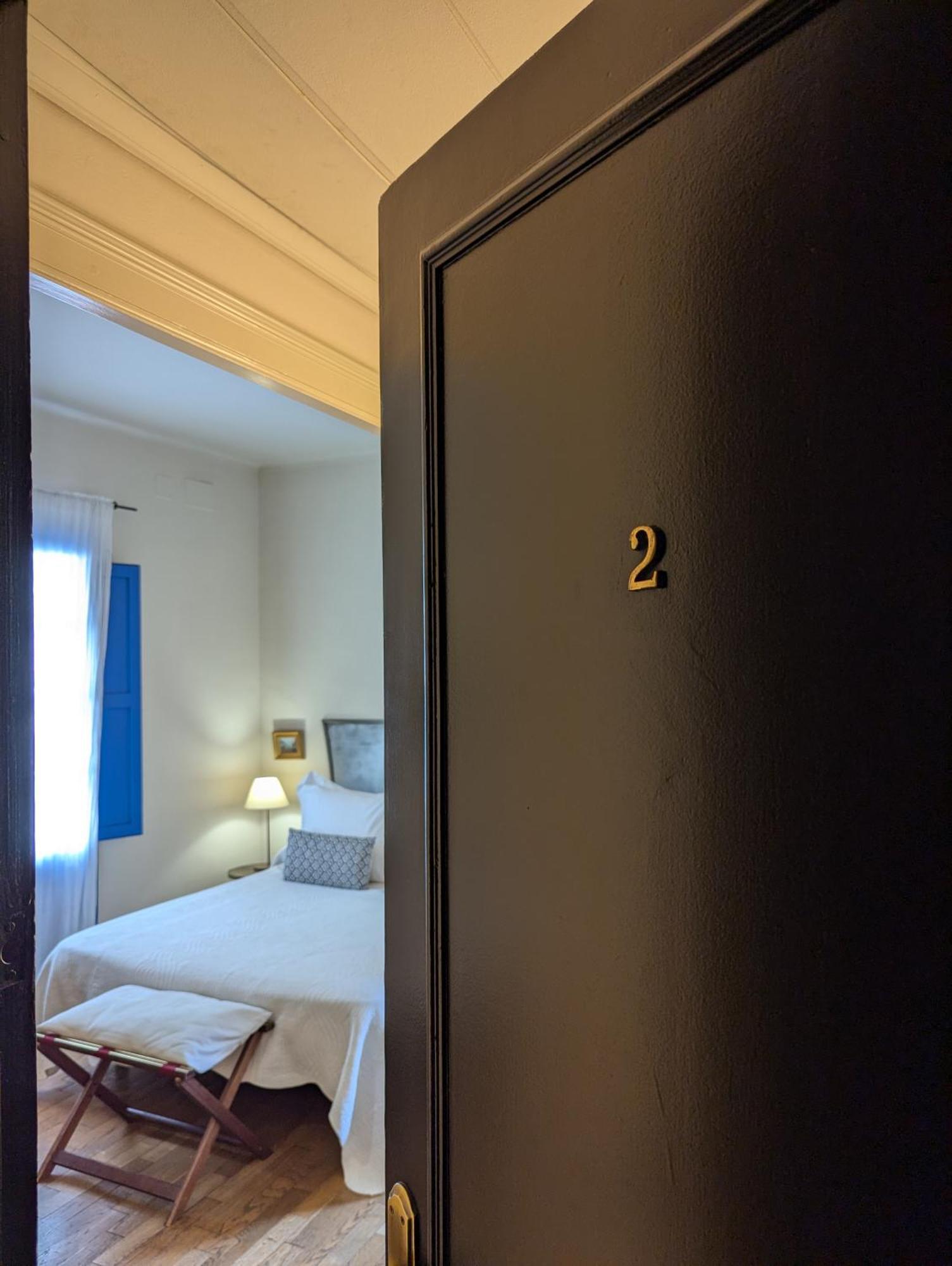 Hostal De La Placa - Hotel Boutique Cabrils Luaran gambar