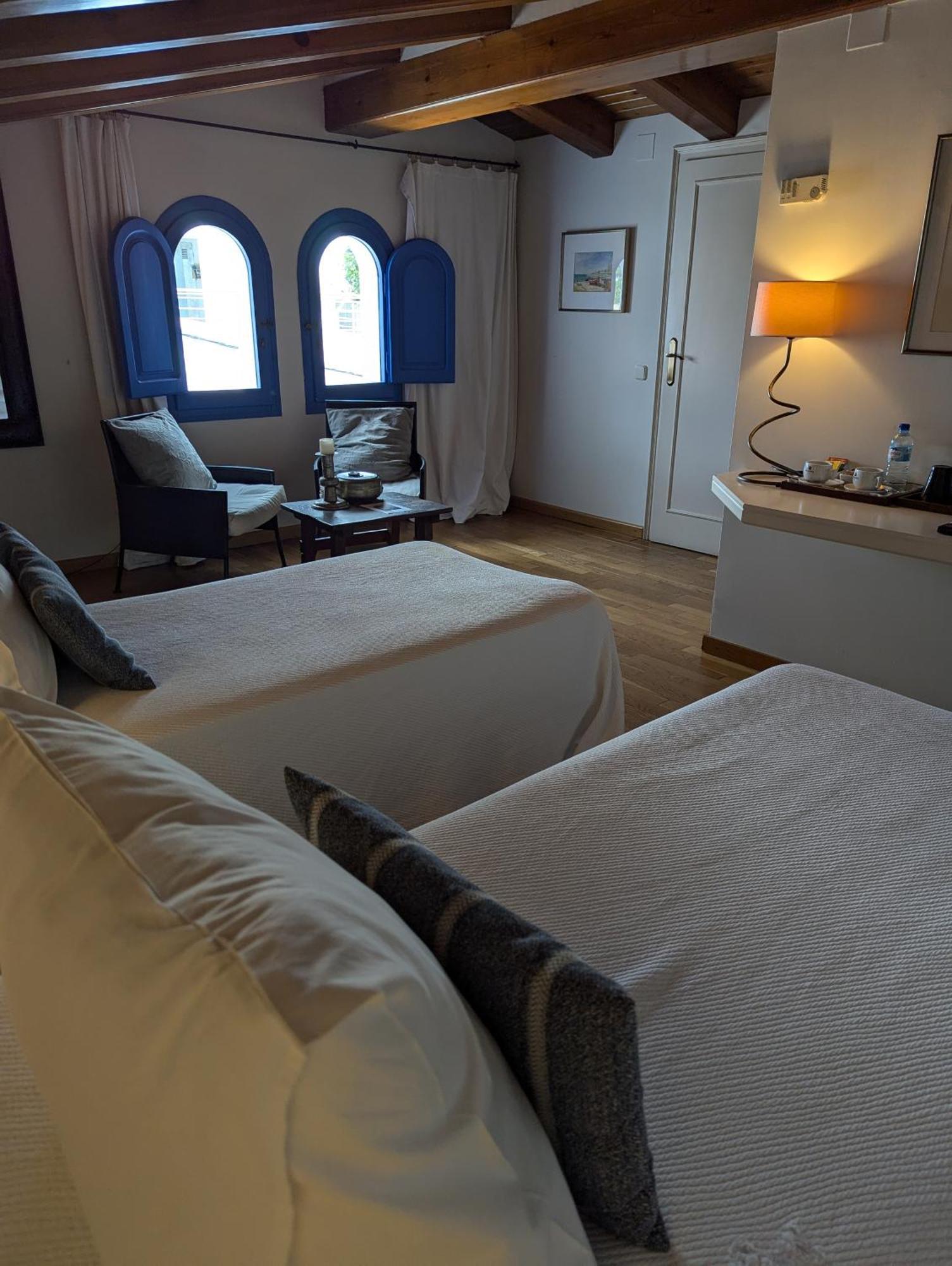 Hostal De La Placa - Hotel Boutique Cabrils Luaran gambar