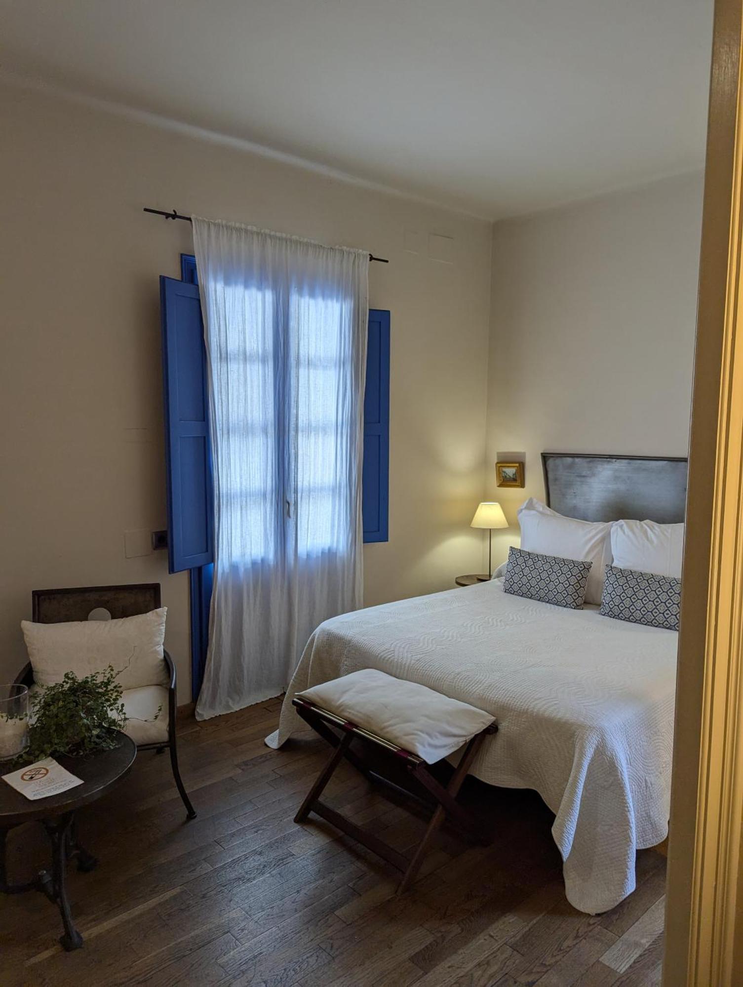 Hostal De La Placa - Hotel Boutique Cabrils Luaran gambar