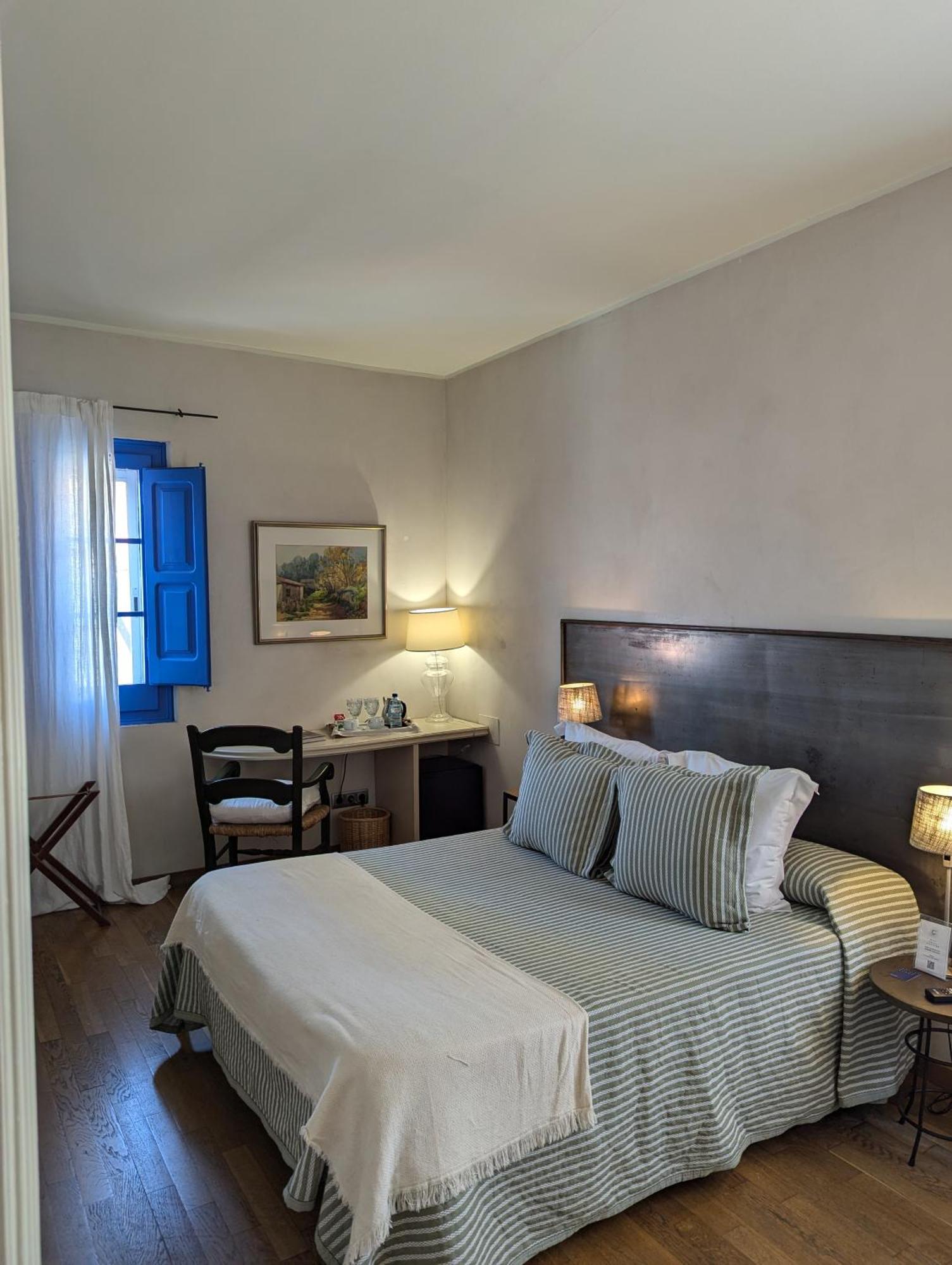 Hostal De La Placa - Hotel Boutique Cabrils Luaran gambar