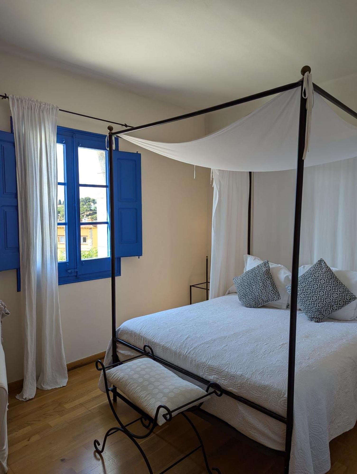 Hostal De La Placa - Hotel Boutique Cabrils Luaran gambar