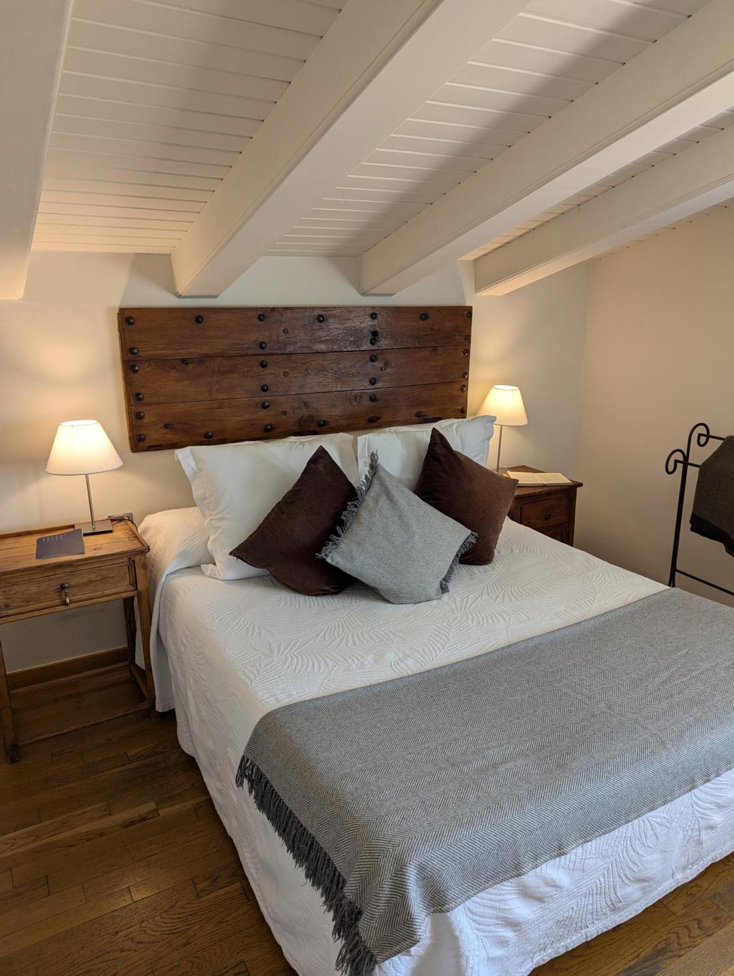 Hostal De La Placa - Hotel Boutique Cabrils Luaran gambar